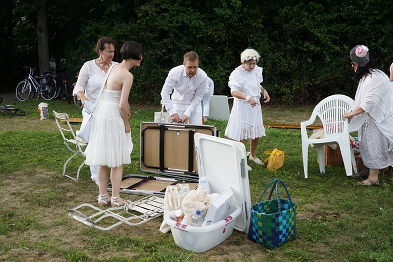 <span style=\"font-size: 11pt; line-height: 115%; font-family: Calibri;\"><span style=\"font-size: 11pt; line-height: 115%; font-family: Calibri;\">Der ganze Abend stand unter dem Motto „do it yourself“</span><span style=\"color: #000000; font-family: Arial,Verdana,Tahoma,Helvetica,sans-serif; font-size: 12px; font-style: normal; font-weight: normal; letter-spacing: normal; text-align: left; text-indent: 0px; text-transform: none; white-space: normal; word-spacing: 0px; background-color: #ffffff; float: none;\">